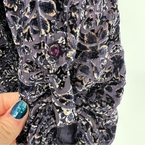 Snoskins Velvet Embossed Long Sleeve Tab Sleeves Burnout V‎ Neck Blouse Shirt - Picture 6 of 10